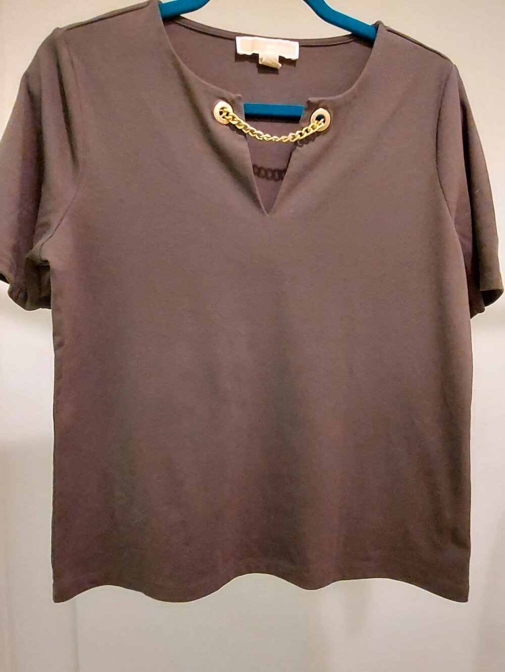 Women’s Short-Sleeve Gray Top with Gold Chain Detail